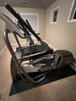 2017 Precor EFX 5.35 Elliptical – Like New, Adjustable Stride - Issaquah, WA