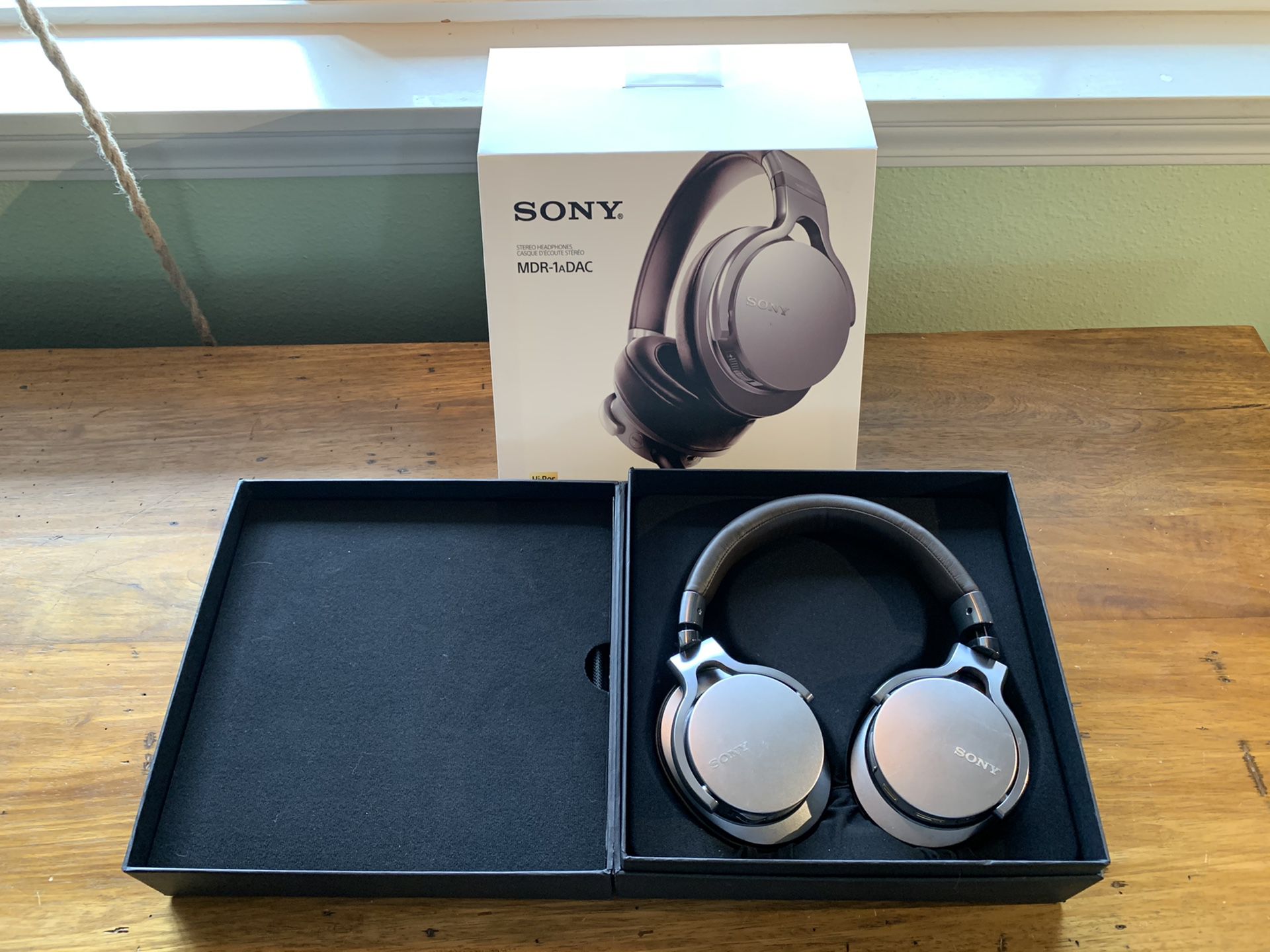 Sony MDR-1aDAC headphone with built in DAC