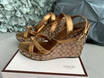 Coach wedges 6 M