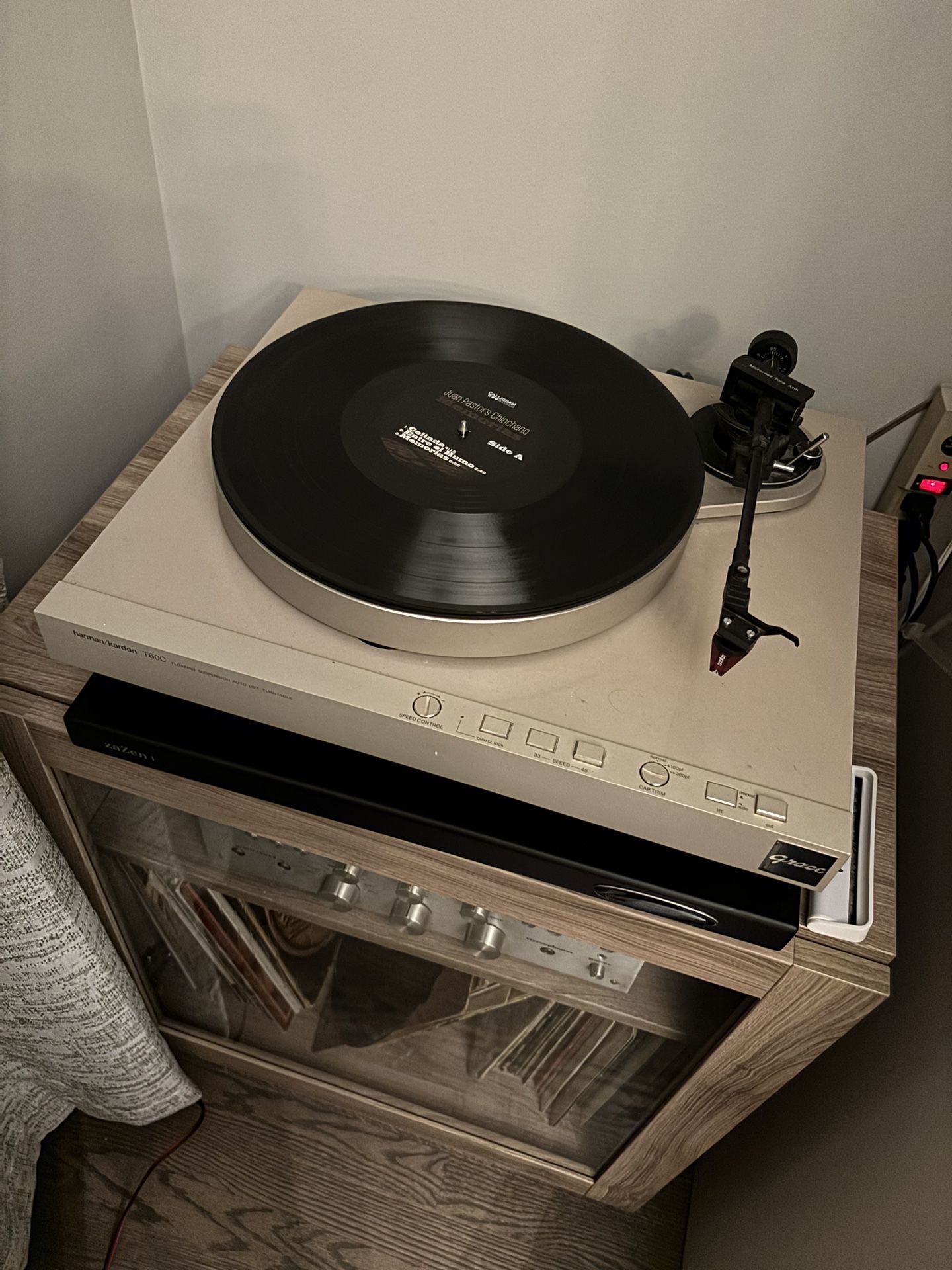 Harmon Kardon T60C Turntable Ortofon Cart