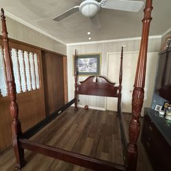 Solid Wood Four-Poster Bed Frame – Classic Style (Queen/King)