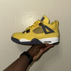 Jordan 4 Lighting Size 9.5 