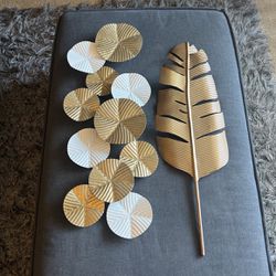 Home Decor / Accents Gold And White 