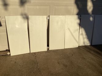 6 Pieces Cabinet Doors Excellent Condition. Dimensions are :15-1/2”X32-1/2”