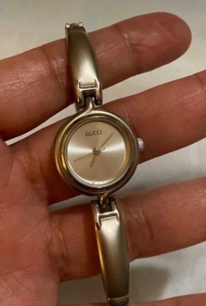 Gucci watch 1600 clearance series