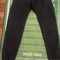 Essentials pants black size small
