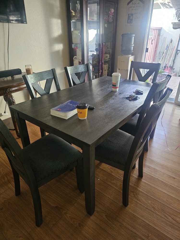 Dinning Table With 6 Chairs