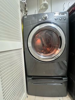LG Dryer ( PERFECT WORKING CONDITION) 7.3 Cu. Ft