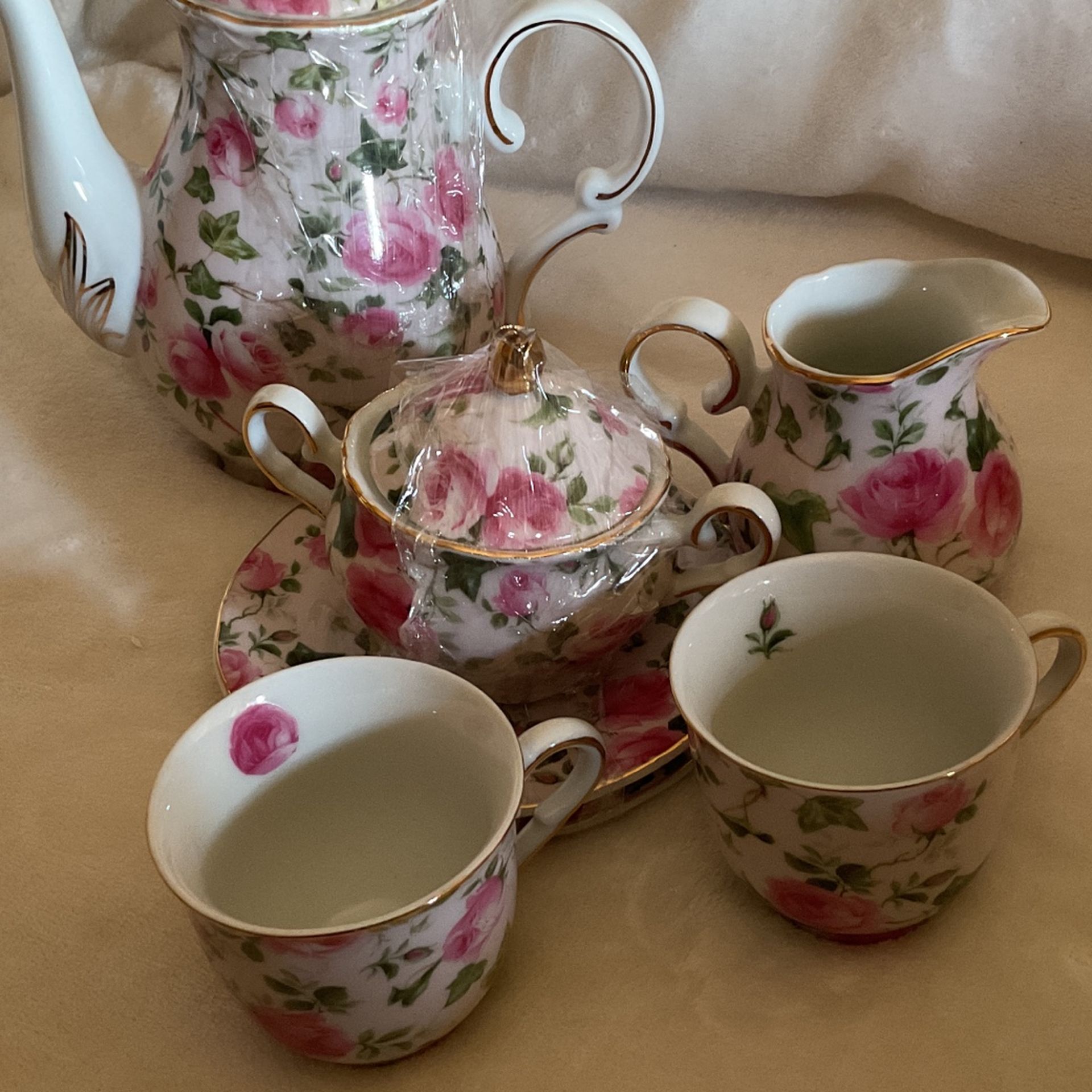 8 Piece Victoria’s Garden China Tea Set Trimmed In Gold…VINTAGE