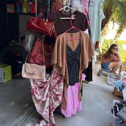 Venta De Yarda/ Garage Sale 