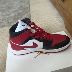 Air Jordan 1 MID Sneakers