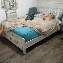 Bed Frame 2 Pull Out Drawers With It 