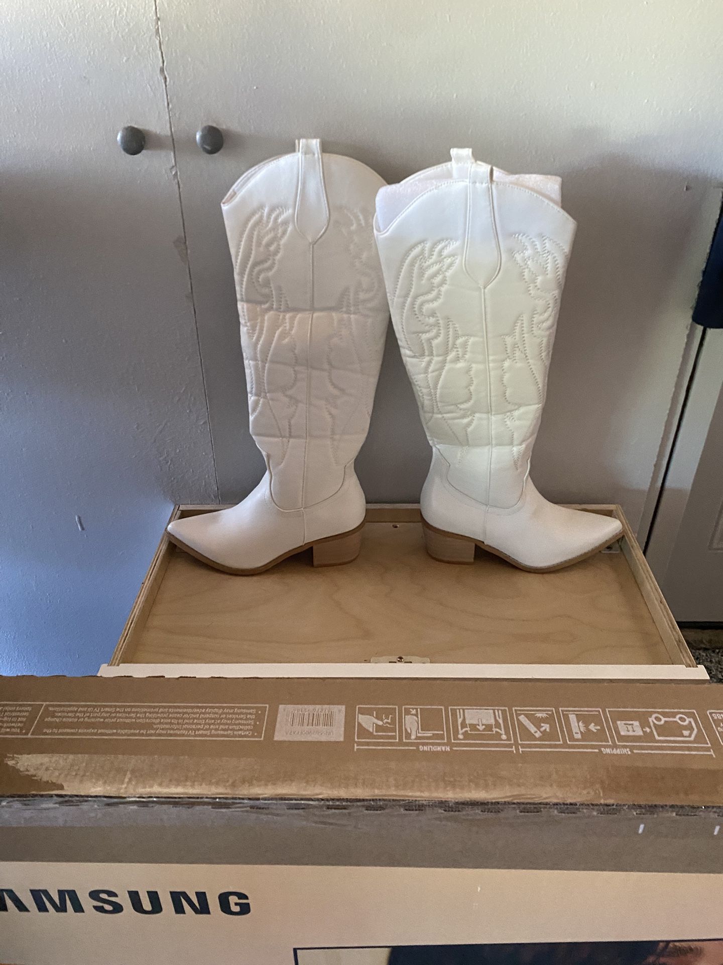 Women Cowgirl Boots White (New)