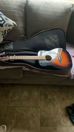 Yamaha Mini Guitar W/Case