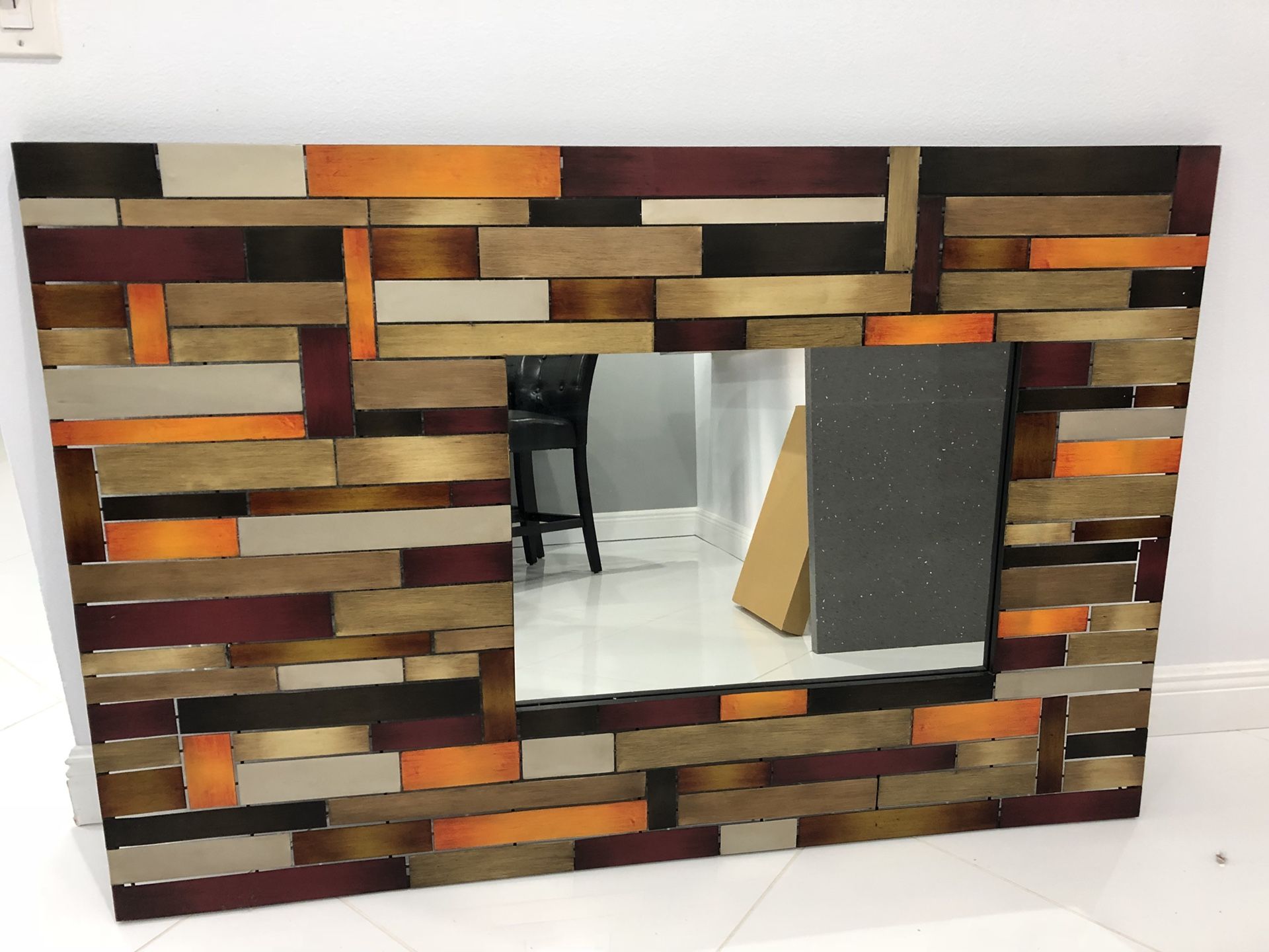 Wall decor mirror from pier 1. In excellent condition