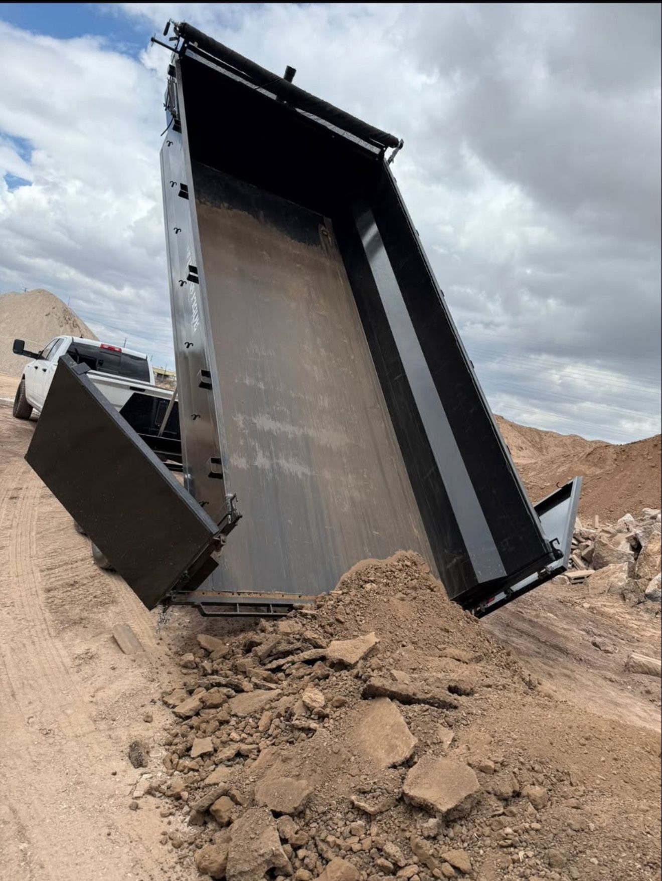 Renta Traila  Sixteen/ Seven/ 3