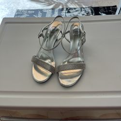 I. Miller strappy kitten heel sandals, size 6 M 