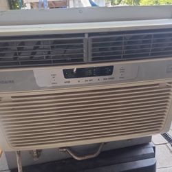 Ac Window Unit..Aire Fe Ventana 