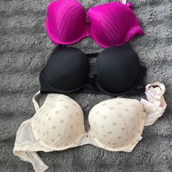 38 D Victoria Secret Bra 