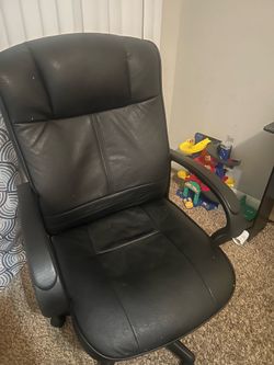 Black office chair