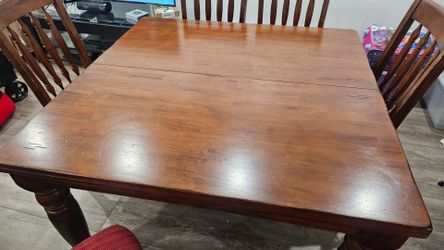 Dining table expandable with 6 chairs