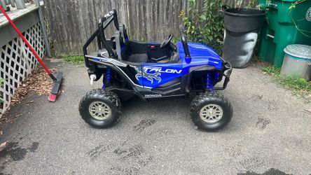 Power wheels Honda Talon Kids Side by Side- Working, with battery and charger