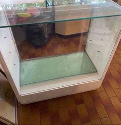 Showcase With 3 Glass Shelves 37”Lx20”Wx40”H