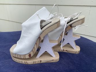 Karo’s • Wooden Platform w White Glitter Star Heel • NEW