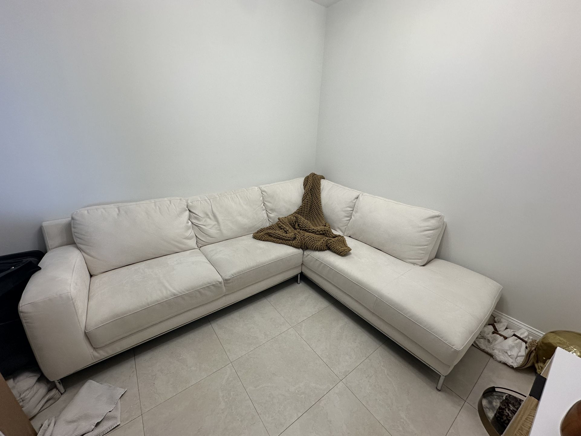 Sectional Sofa Right Chaise In Ivory