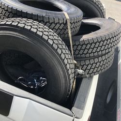 11r 22.5 Bridgestone Have 8 Tires 