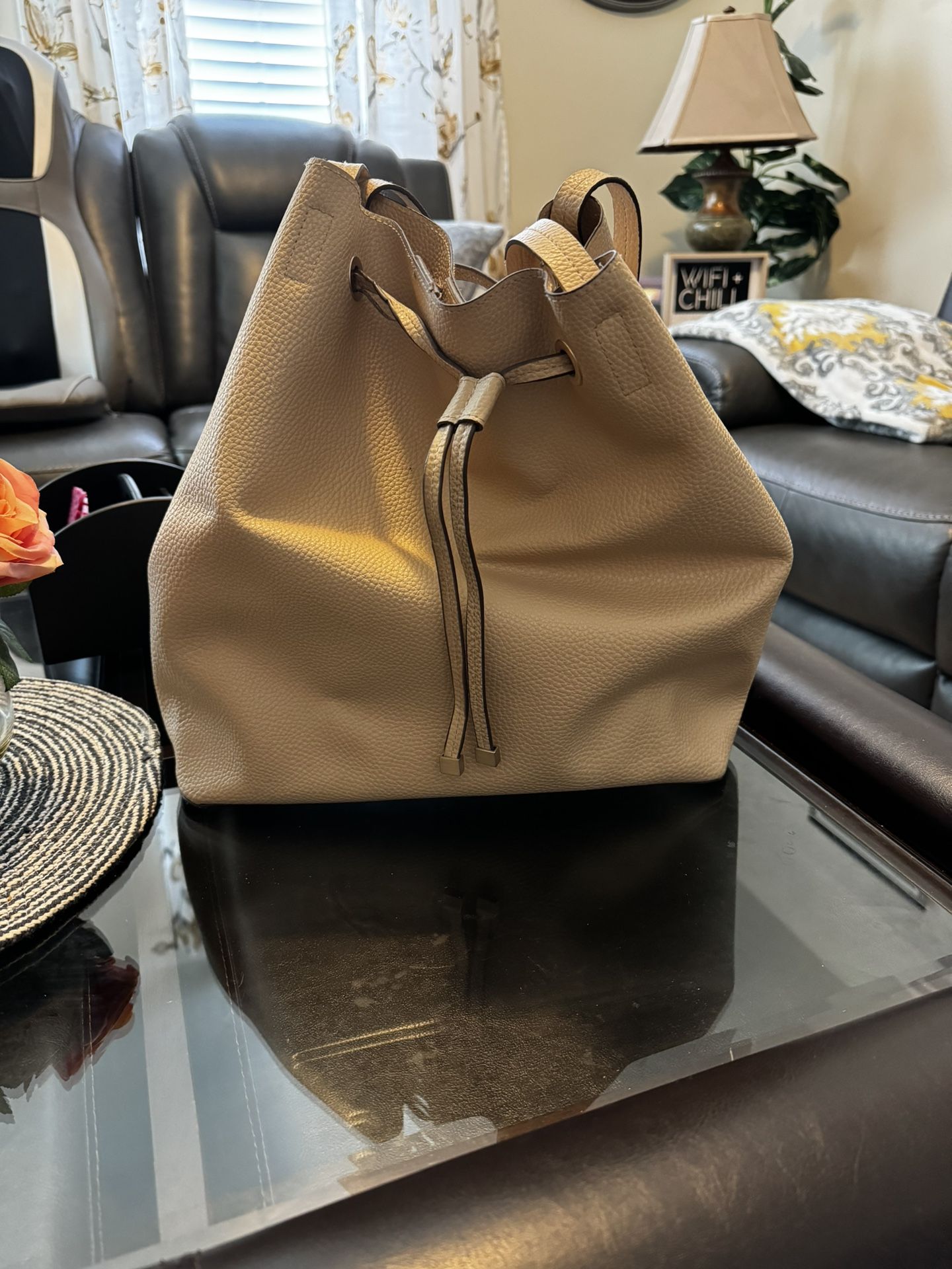 Women’s Large Vegan Leather Bucket / Hobo Hand Bag, Beige/Nude
