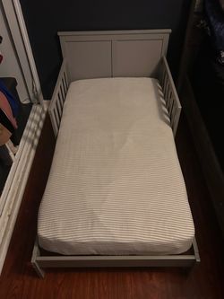 Toddler bed with mattress
