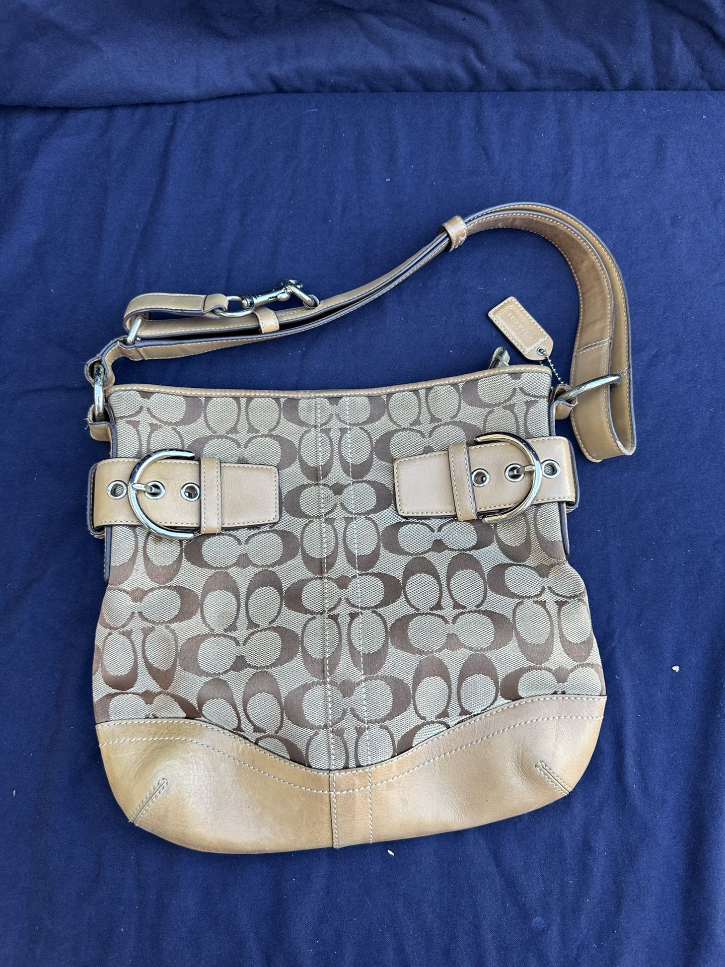 VINTAGE COACH SOHO WOMEN'S SIGNATURE/TAN LEATHER BUCKLE ACCENT DUFFLE BAG # 3574