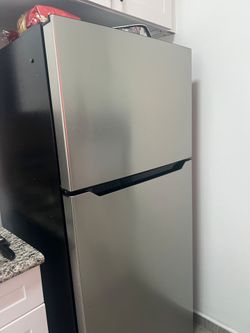 Insignia refrigerator