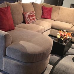 Beautiful Tan U Shape Sectional Sofa Super Nice And Comfortable Perfect To Nap And Rest Pet And Smoke Free/ Bonito Sofa Sectional Estilo U No Mascota