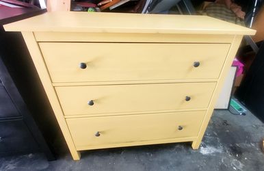 Like new excellent condition of IKEA Hemnes yellow 3 drawer dresser
