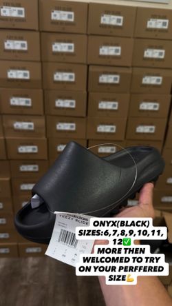 Yeezy Slide Onyx/Black sizes 7-12 Men and women summer slide☀️