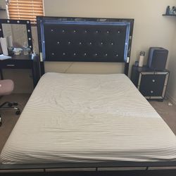 LED QUEEN BEDROOM SET 500$ OBO