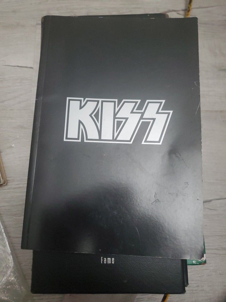Kiss 120 Page Book Of Pictures Of The Band