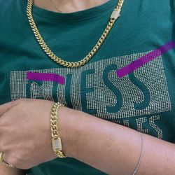 Gold Chain and Bracelet 