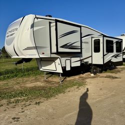 2019 Pioneer PI251 Fifth Wheel