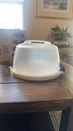 Cake Carrier with Lid and Handle