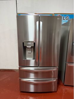 LG 4-door refrigerator with water and ice dispenser, working perfectly. Dimensions: 35 3/4(W) x 36 1/4(D) x 69(H). Home delivery and installation incl