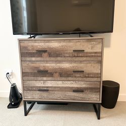 Wood dresser chest