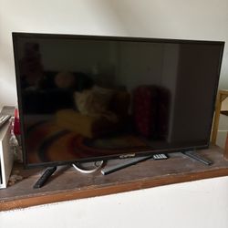 32-inch Sceptre Flat Screen TV