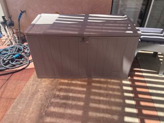 Storage bins. Off Boxelder dr 92563.