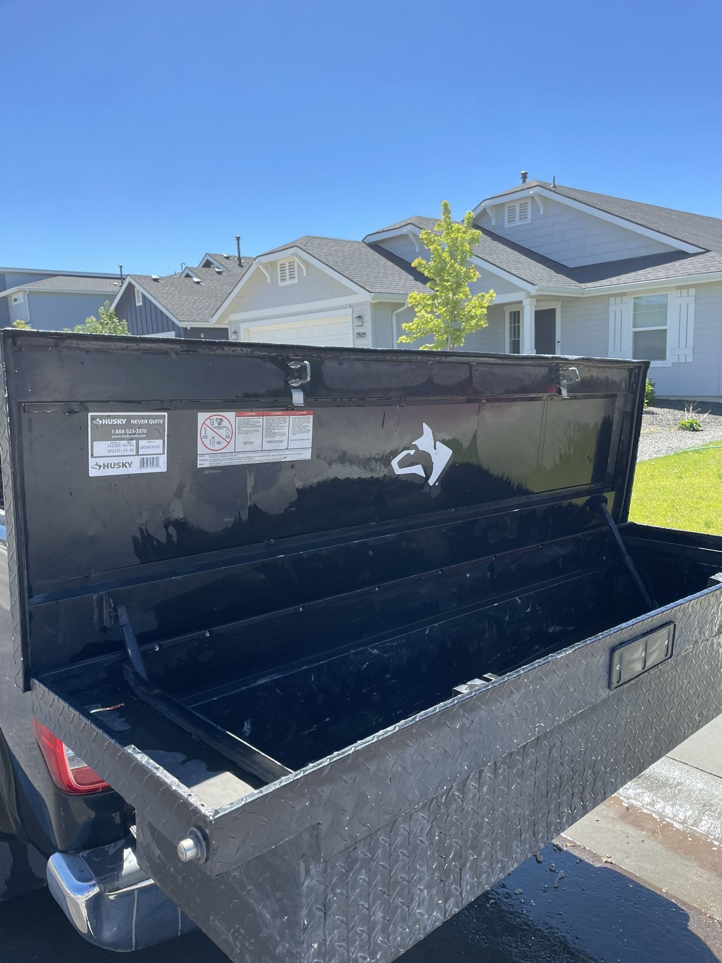 Husky Tool Box 🗃️