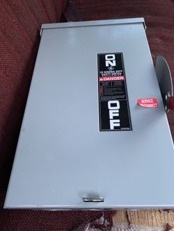 GE safety switch TGN3323R mint condition