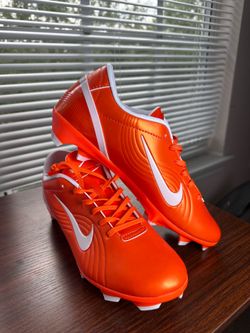 Soccer shoes