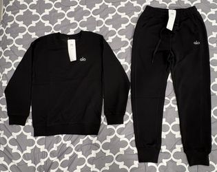 Women’s Black Alo Yoga Set